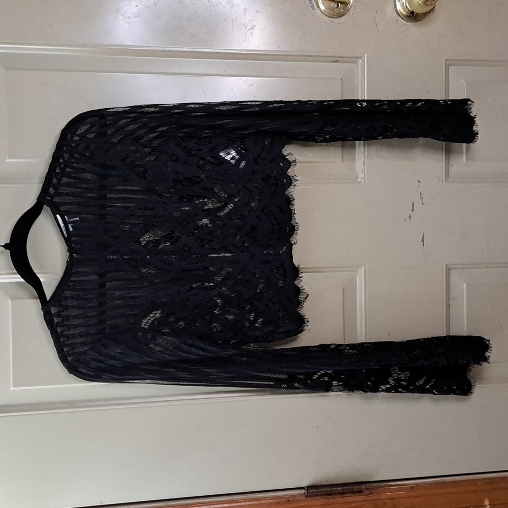 TOBI Kiley Black Lace Bell Sleeve Crop Top - Picture 2 of 10